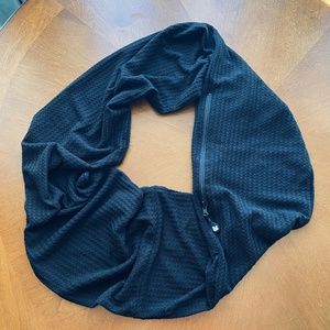 SHOULDIT travel pocket scarf